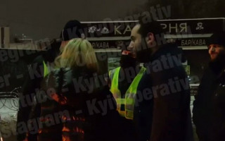 В Киеве пьяная девушка разбила 4 машины и пыталась убежать, видео