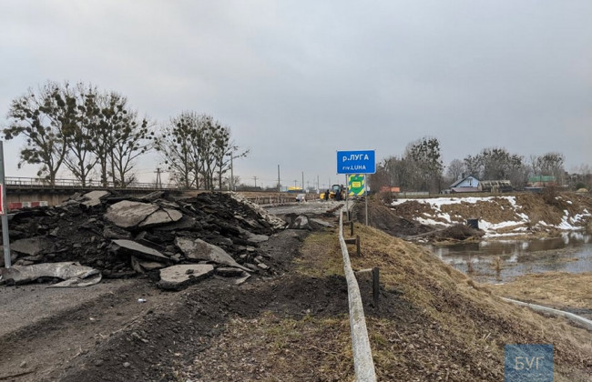 На Волыни во время ремонта обрушился мост, пять человек пострадали