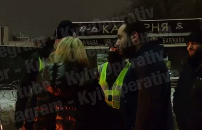 В Киеве пьяная девушка разбила 4 машины и пыталась убежать, видео