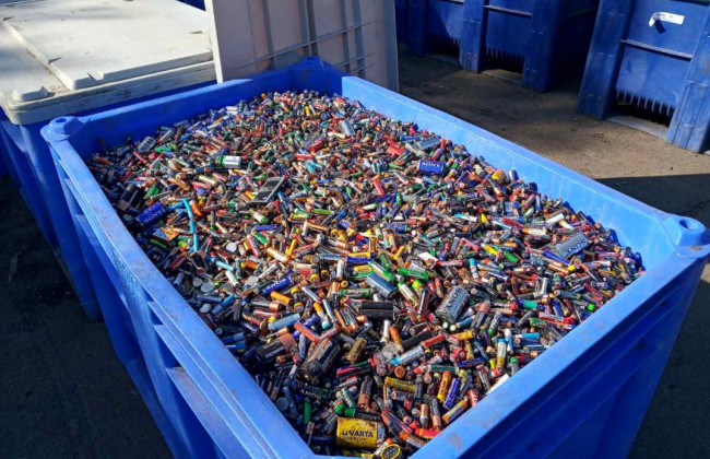 В Киеве установят 200 контейнеров для опасных отходов: каждый может выбрать место