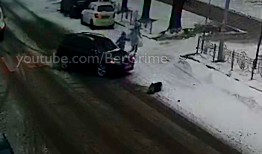 У Києві авто збило школярку, яка рухалась по нерегульованому пішохідному переходу