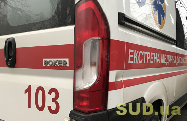 Под Киевом маршрутка вылетела с дороги и врезалась в бигборд