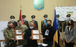 «Укрпочта» запускает серию марок «Современная военная форма»