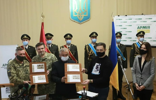 «Укрпочта» запускает серию марок «Современная военная форма»