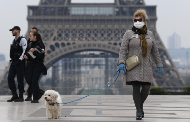 Макрон предупредил французов о возможном усилении карантина