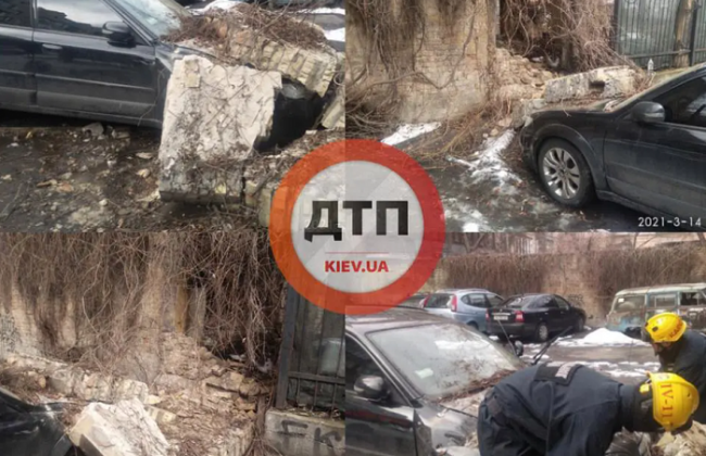 В Киеве на автомобиль упала часть стены: фото