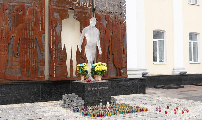 У Житомирі чоловік пошкодив пам’ятник Героям Небесної Сотні