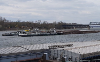 Український корабель врізався в опору моста в Угорщині – ЗМІ