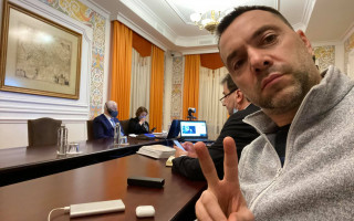 Радник глави української делегації в ТКГ на прохання писати українською послав на 3 букви