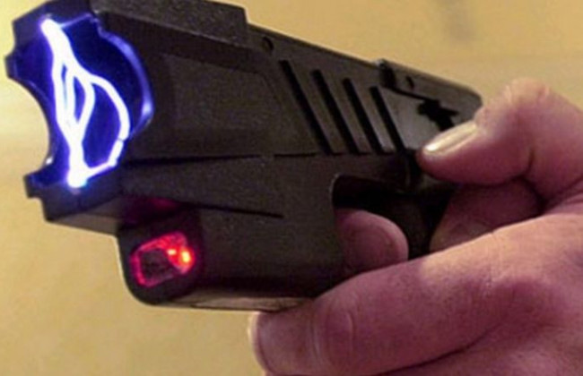 В полиции пообещали применять электрошокеры сначала к самим себе, а потом к нарушителям