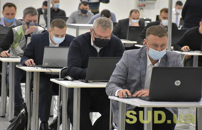 Депутати, судді, прокурори та безробітні – фоторепортаж з першого етапу відбору на Голову САП