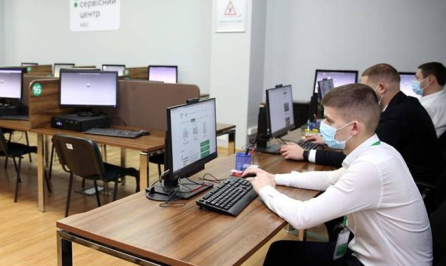 Будущие водители будут сдавать теорию с новыми экзаменационными билетами