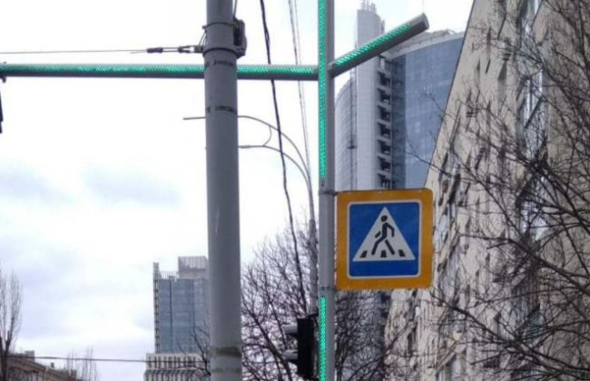 На столичных светофорах начали устанавливать уникальные консоли, фото