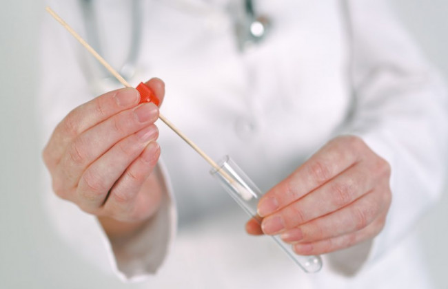 Отримання зразків для експертизи: чи порушує право особи зберігати мовчання