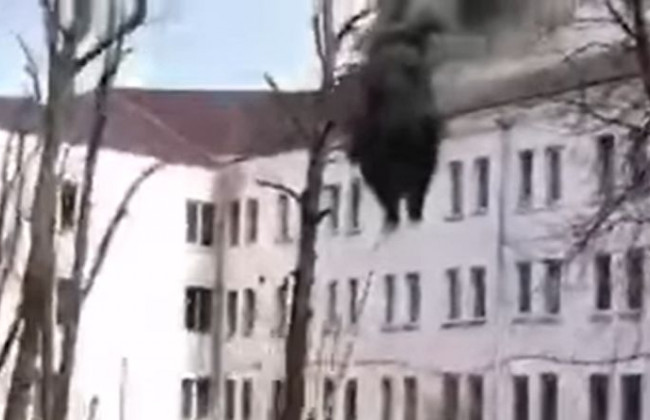 В Киеве вспыхнуло общежитие университета, видео