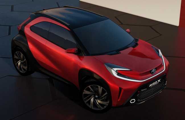 Новый компакт-кроссовер Toyota: появились первые фото