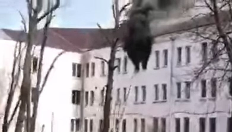 В Киеве вспыхнуло общежитие университета, видео