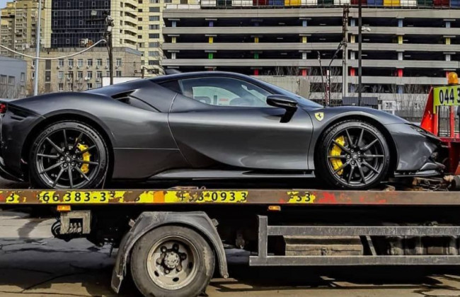 В Киеве заметили редкий суперкар Ferrari за полмиллиона евро, фото