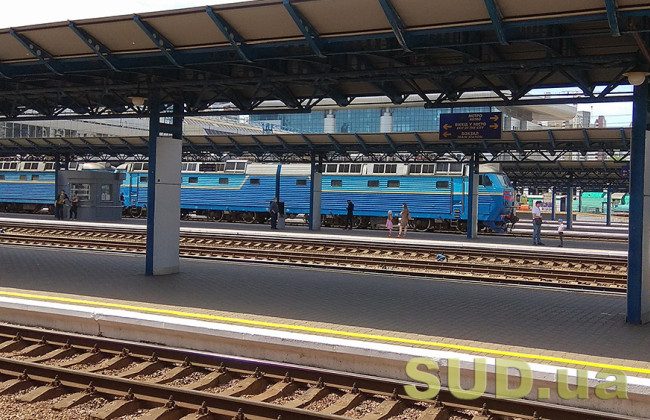 У Львові 29-річна жінка стрибнула з моста під потяг