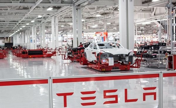 Немцы отказываются работать на заводе Tesla, хотя им предлагают огромные зарплаты