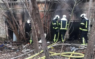 В Киеве вспыхнул пожар на территории Александровской больницы