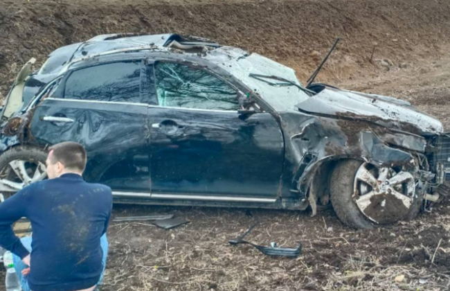 На трассе Кривой Рог—Днепр произошло ДТП: машина улетела в кювет