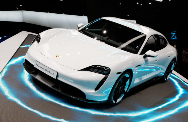 В некоторых моделях Porsche обнаружили серьезные проблемы с подвеской: список автомобилей