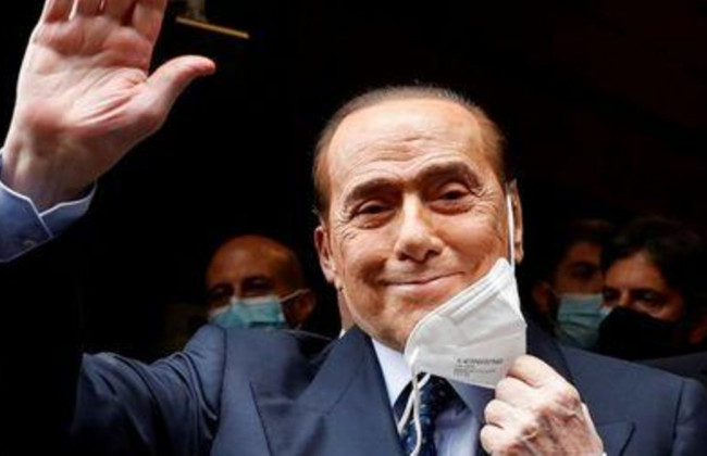 Бывший премьер-министр Италии Берлускони с понедельника находится в больнице: источники