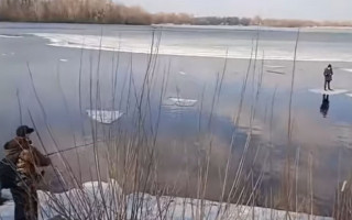 В Киеве рыбак с помощью спиннинга спас 11-летнего мальчика, видео