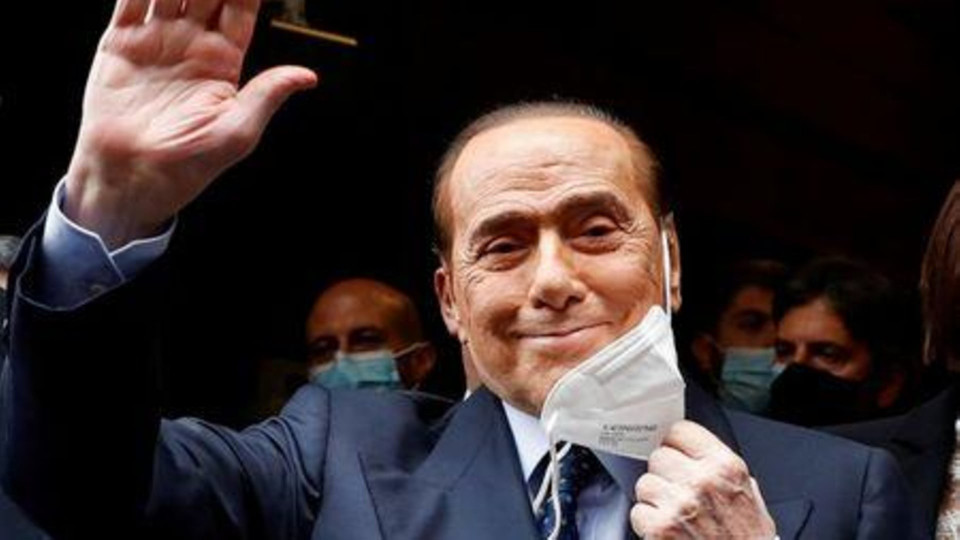Бывший премьер-министр Италии Берлускони с понедельника находится в больнице: источники