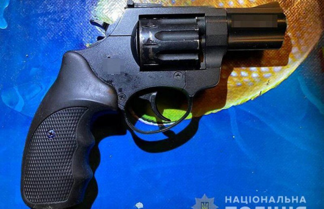 В Киеве мужчина выстрелом в голову убил жену, потому что она потратила общие деньги