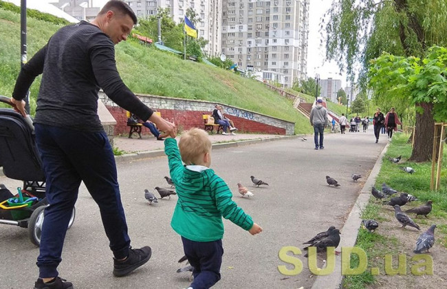 Як позбавити батьківських прав батька, який не бере участі в утриманні дитини