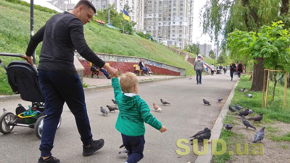 Як позбавити батьківських прав батька, який не бере участі в утриманні дитини