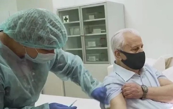 87-летний Леонид Кравчук вакцинировался от COVID-19