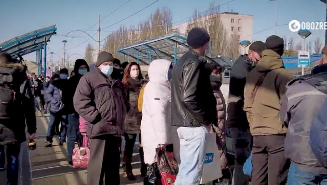 На столичній Борщагівці утворилася 100-метрова черга на трамвай: відео