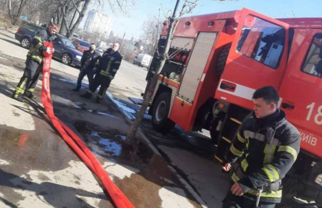 В Киеве вспыхнула квартира в многоэтажке