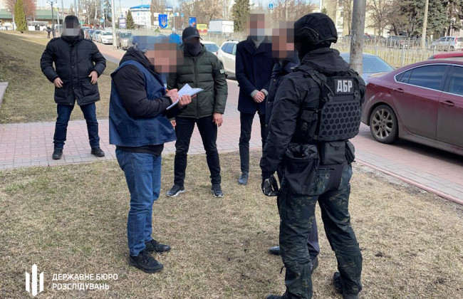 Головного ревізора-інспектора податкової Київщини спіймали на хабарі, відео