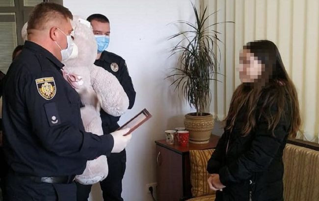Не растерялась: во Львове школьница догнала и задержала грабителя