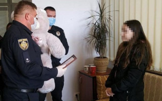 Не растерялась: во Львове школьница догнала и задержала грабителя
