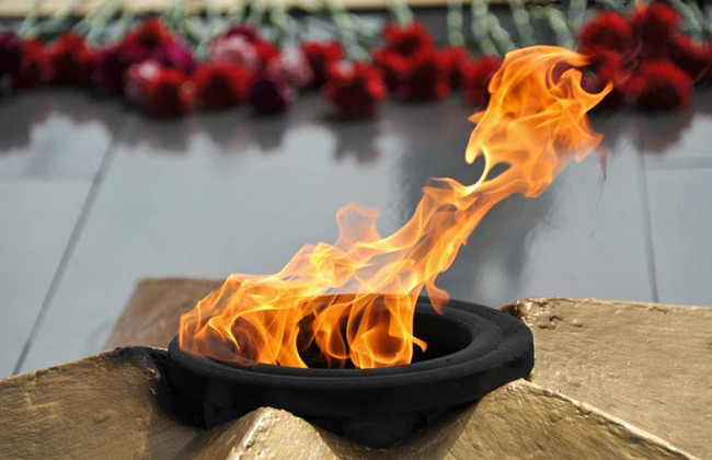 В Белой Церкви дети жарили маршмеллоу на Вечном огне, - соцсети