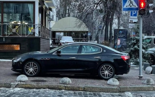 Киевлян возмутил «герой парковки» на Maserati, фото