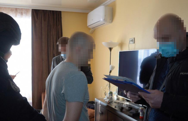 Завдав збитків на мільйони доларів фінустановам світу - підозрюється хакер з України