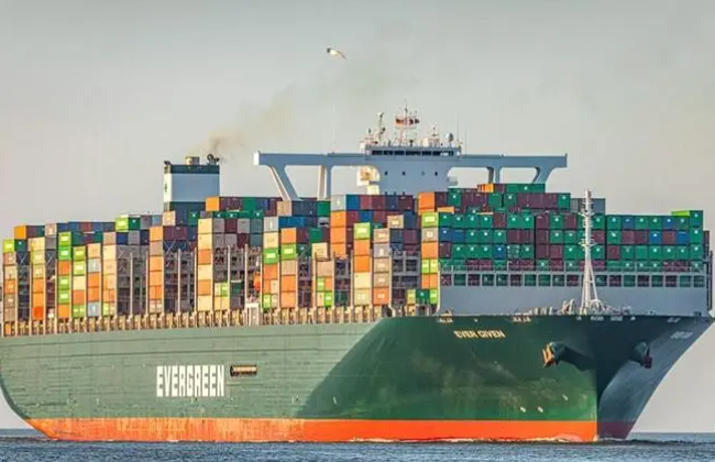 По Суэцкому каналу возобновилась навигация: контейнеровоз Ever Given покинул узкую часть водной артерии