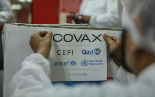 Україна до 15 квітня може отримати першу партію вакцин від COVAX
