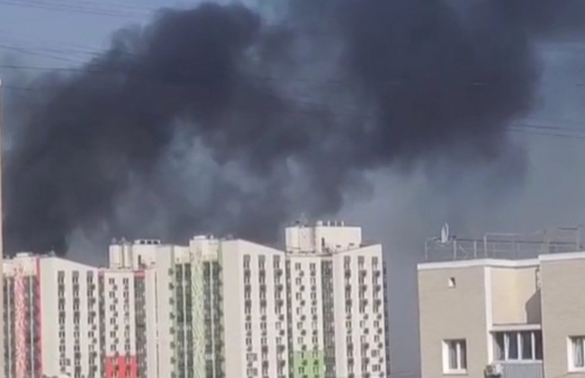 В Киеве горела новостройка на Троещине, видео