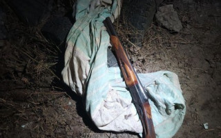 В Харькове мужчина разгуливал с оружием по городу