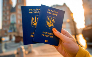 Електронні паспорти українців прирівняють до звичайних: прийнято закон