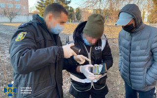 Крали мільйони і фінансували російський криміналітет: двоє ув'язнених із колонії організували незаконну схему, фото