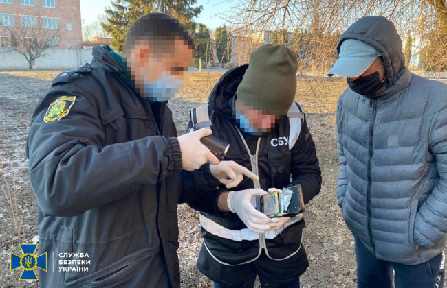 Крали мільйони і фінансували російський криміналітет: двоє ув'язнених із колонії організували незаконну схему, фото