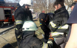 В Летичеве в 17-метровый заброшенный колодец упала 5-летняя девочка и ее мать